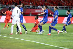国青89分钟遭绝平！贺一然放倒印尼球员送点，印尼点射破门扳平！